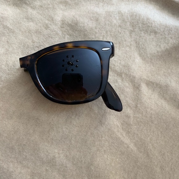 Ray Ban folding waferers - Picture 3 of 4